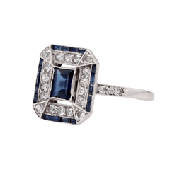 Bague Entourage en platine, saphirs et diamants - Castafiore