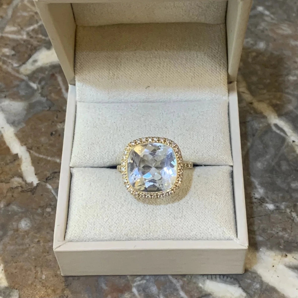 Bague Entourage ISABELLE LANGLOIS en or jaune, aigue-marine et diamants - Castafiore