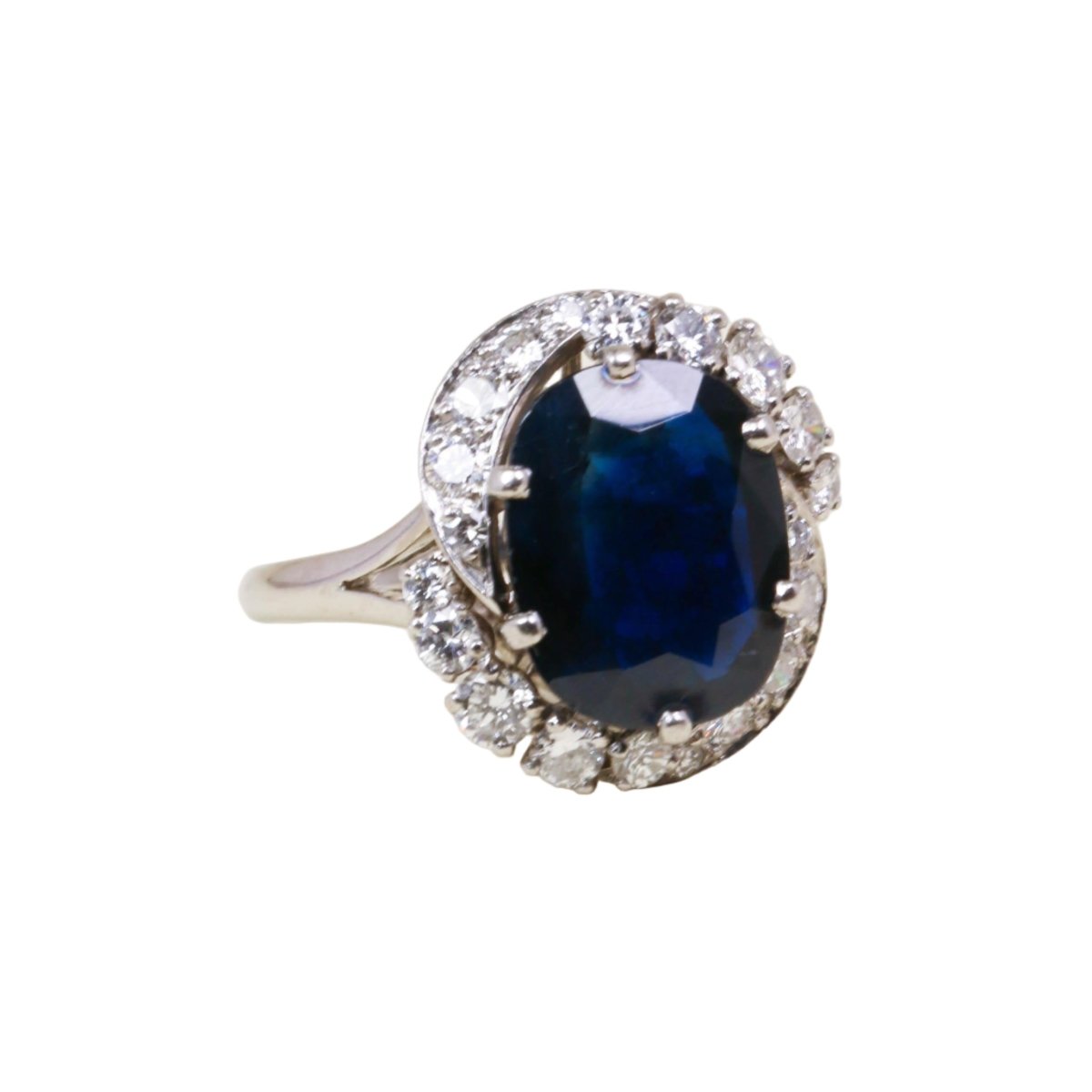 Bague Entourage MAUBOUSSIN en platine, saphir et diamants - Castafiore