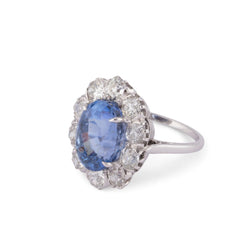 Bague entourage Saphir de Ceylan ovale et diamant - Castafiore