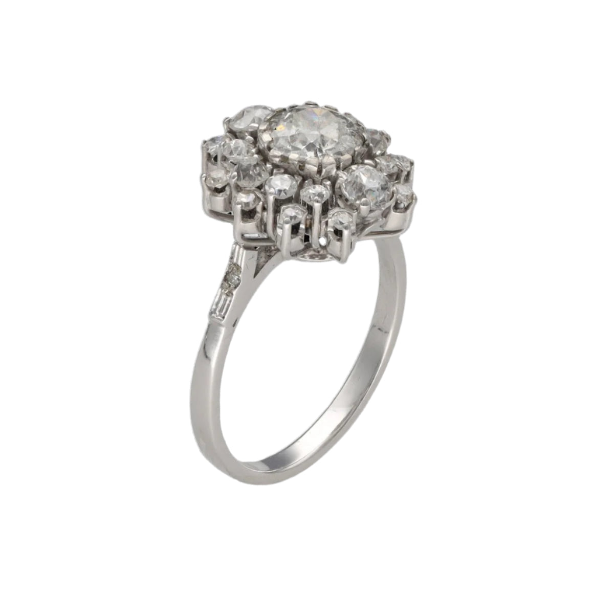 Bague entourage vers 1970 en or gris 18k avec 1,50 Cts de Diamants taille ancienne . H - SI2. Taille 56 - Castafiore
