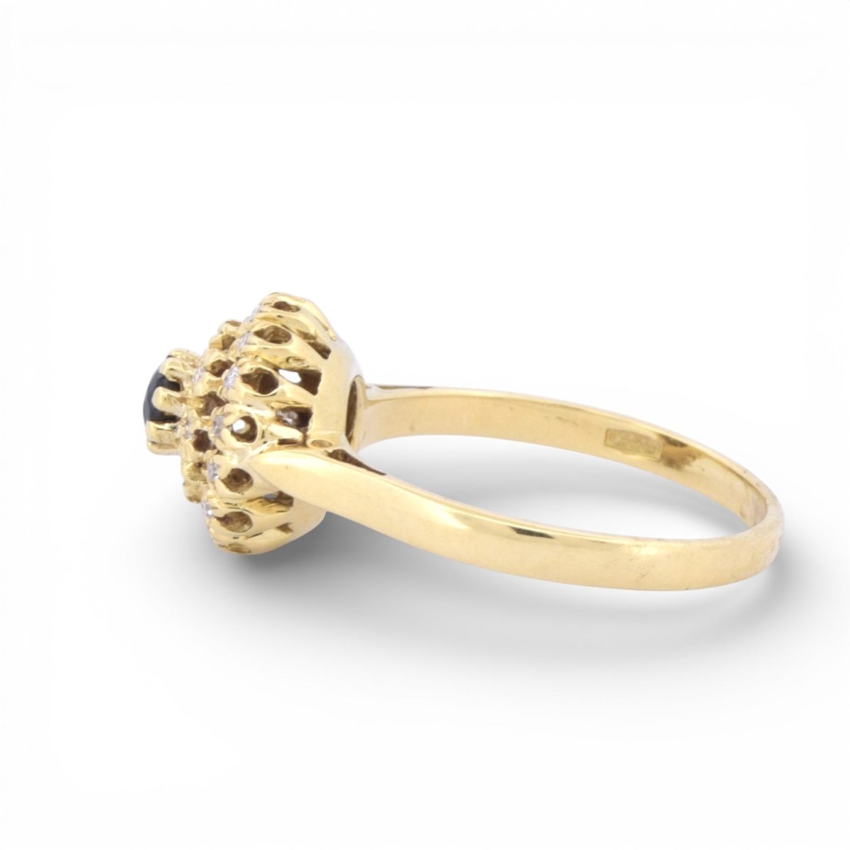 Bague Entourage Vintage en or jaune, saphir et diamants - Castafiore