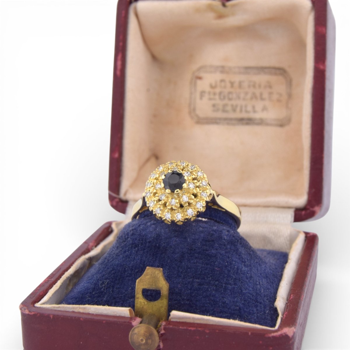 Bague Entourage Vintage en or jaune, saphir et diamants - Castafiore