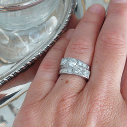 Bague EQUILIBRIA Tank asymétrique en platine et diamants - Castafiore