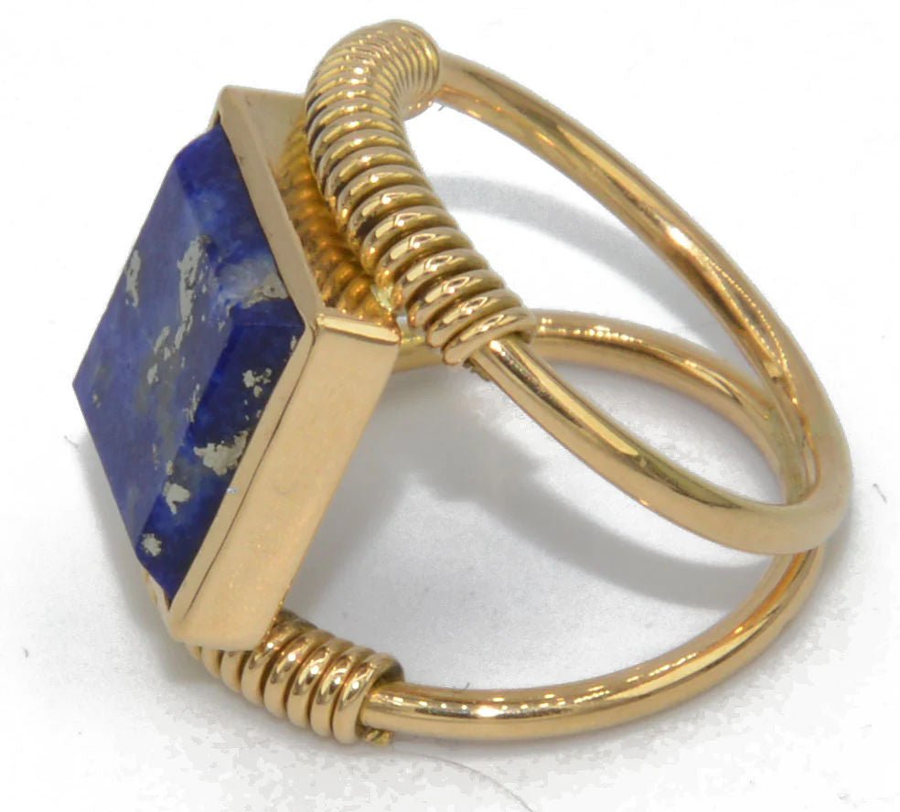 Bague étrusque en or et lapis - Castafiore