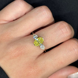 Bague Fancy intense yellow en or jaune et diamant - Castafiore