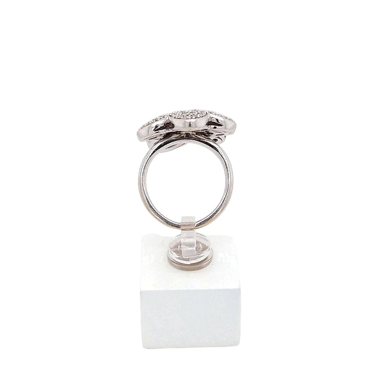 Bague Fleur en or blanc et diamants - Castafiore