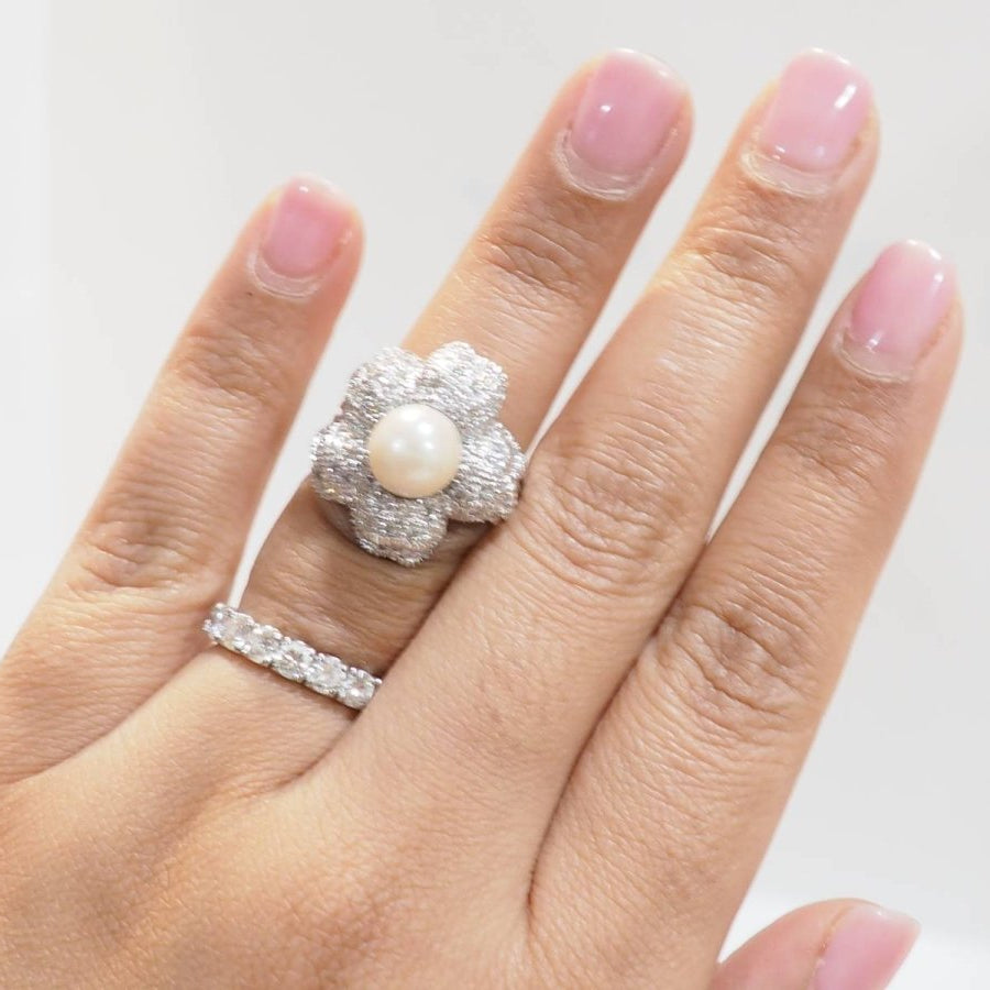 Bague Fleur en or blanc, perle de culture et diamants - Castafiore