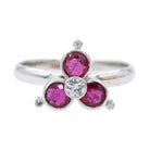 Bague Fleur en or blanc, rubis et diamants - Castafiore