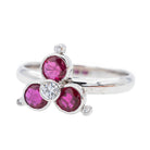 Bague Fleur en or blanc, rubis et diamants - Castafiore