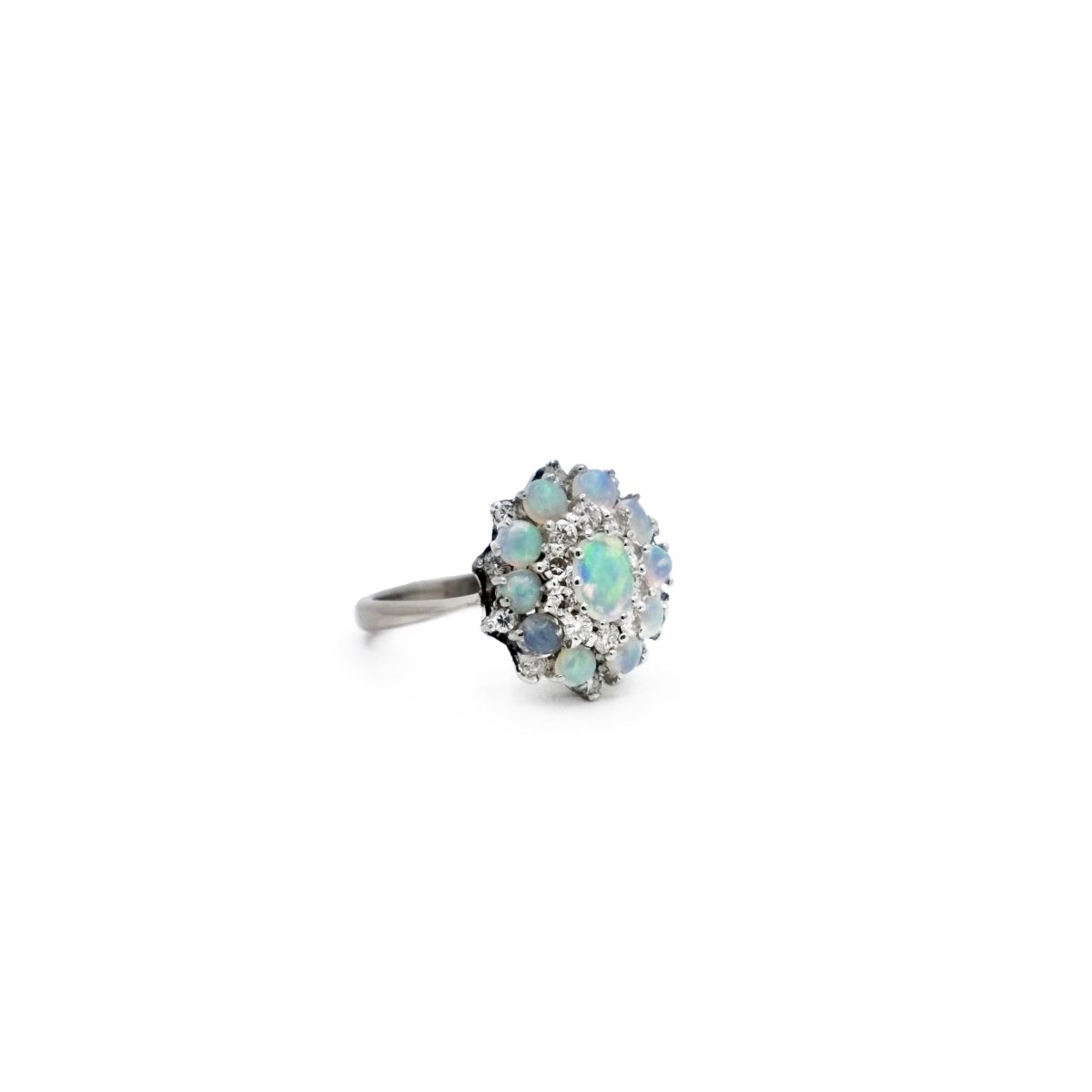 Bague fleur en or gris et opale - Castafiore
