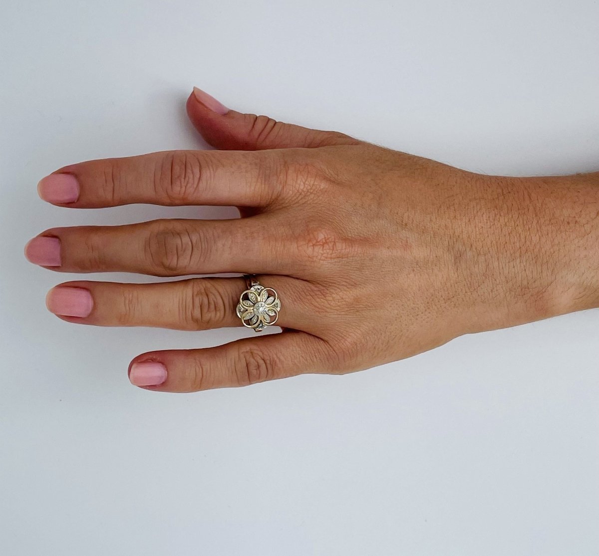 Bague fleur en or jaune, or blanc et diamants - Castafiore