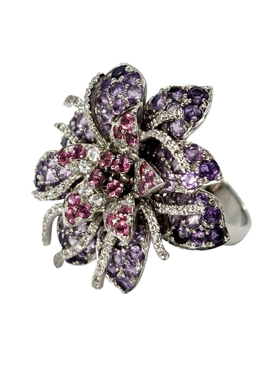 Bague fleur MATY or blanc diamants, améthystes et tourmalines - Castafiore