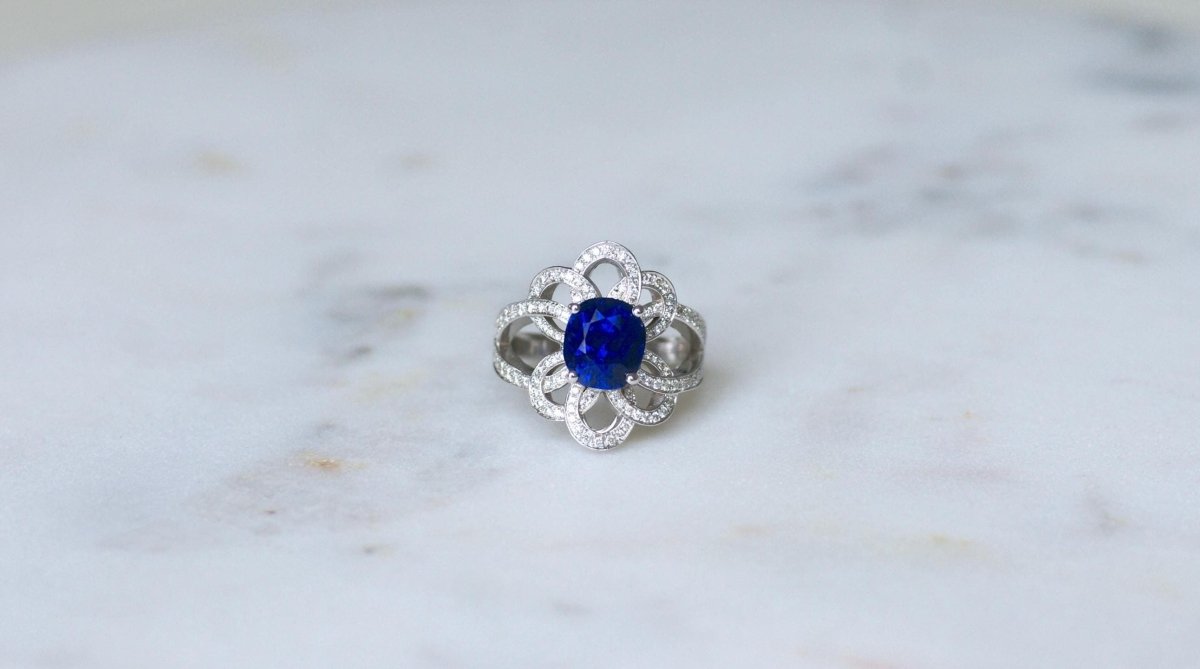 Bague Fleur Saphir de Ceylan 2.80 Cts et Diamants - Castafiore