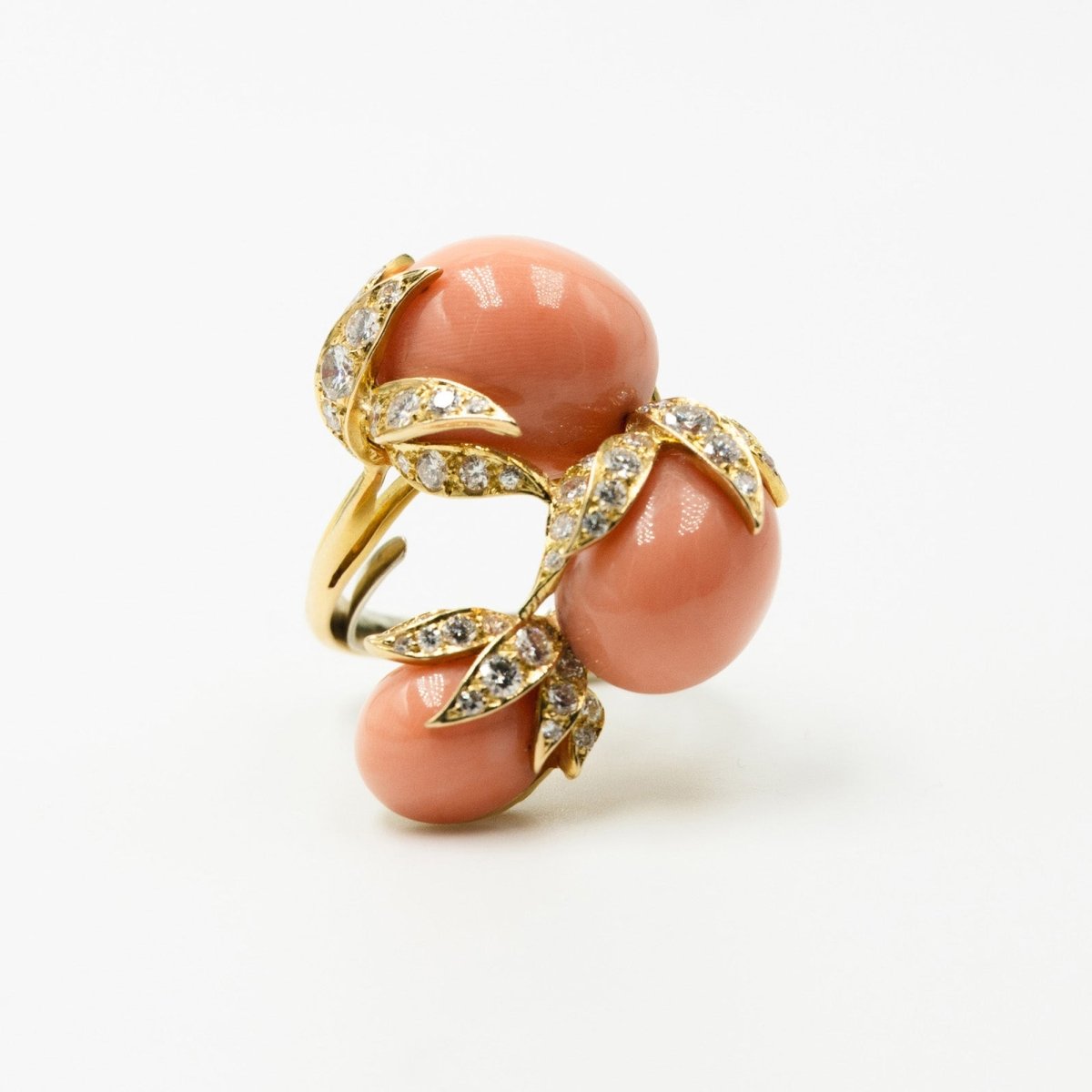 Bague FRED en or jaune, corail et diamants - Castafiore
