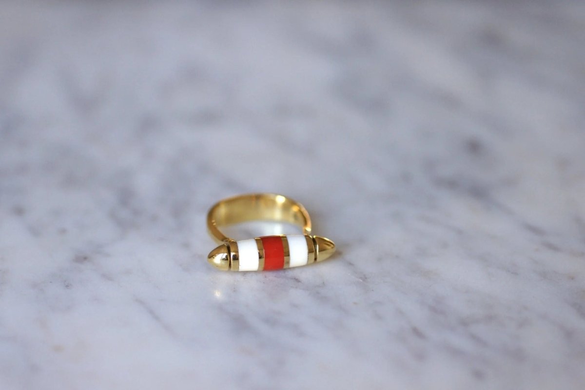 Bague fuseau moderniste or, corne, et corail - Castafiore