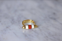 Bague fuseau moderniste or, corne, et corail - Castafiore