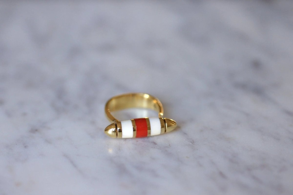 Bague fuseau moderniste or, corne, et corail - Castafiore