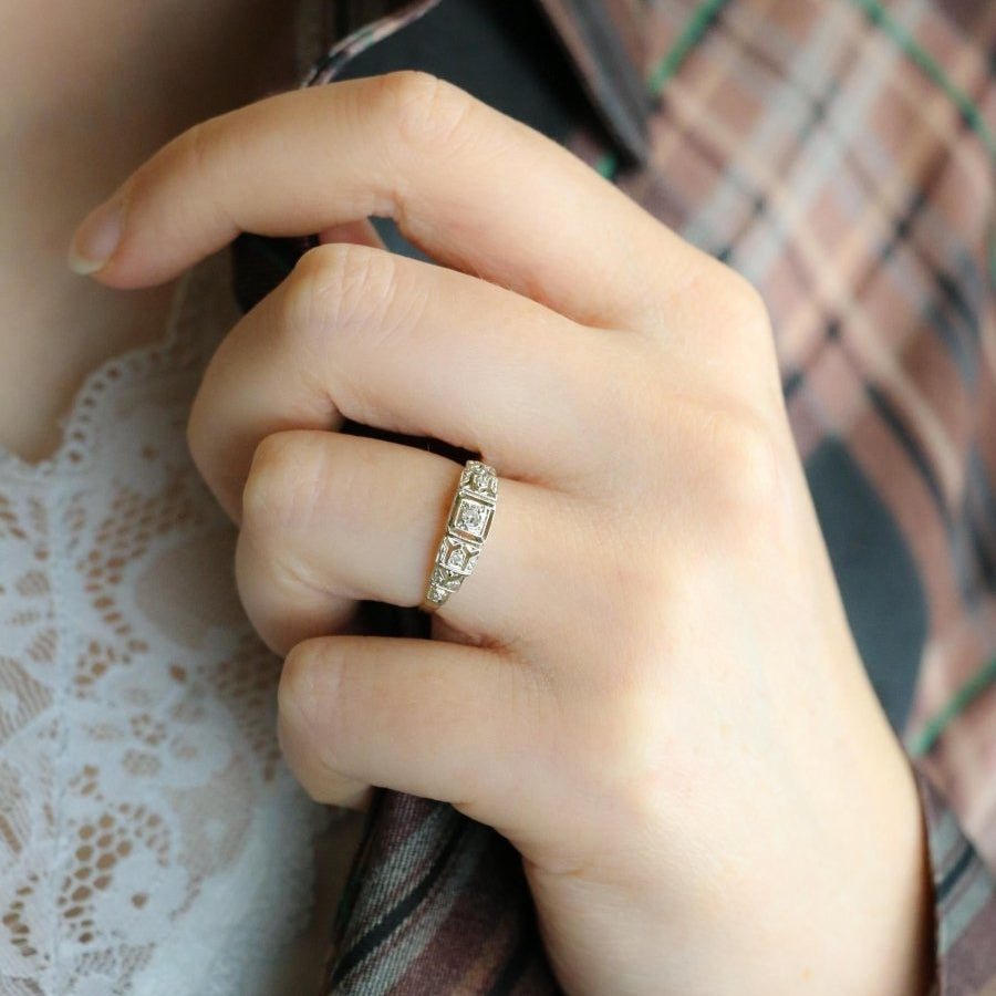 Bague géométrique en or blanc diamants - Castafiore