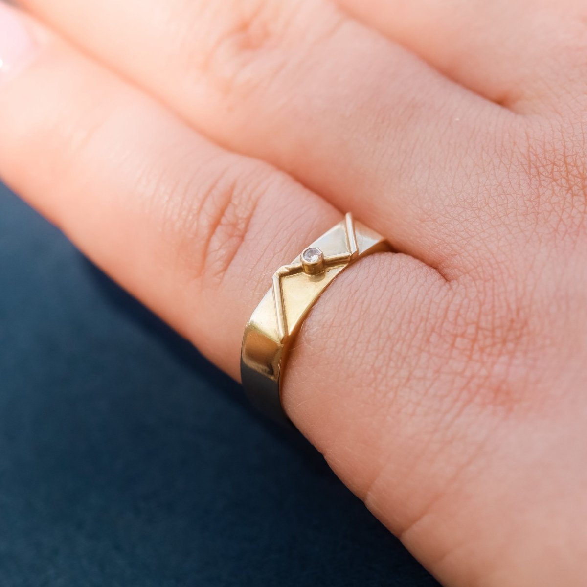 Bague géométrique en or jaune et diamant - Castafiore
