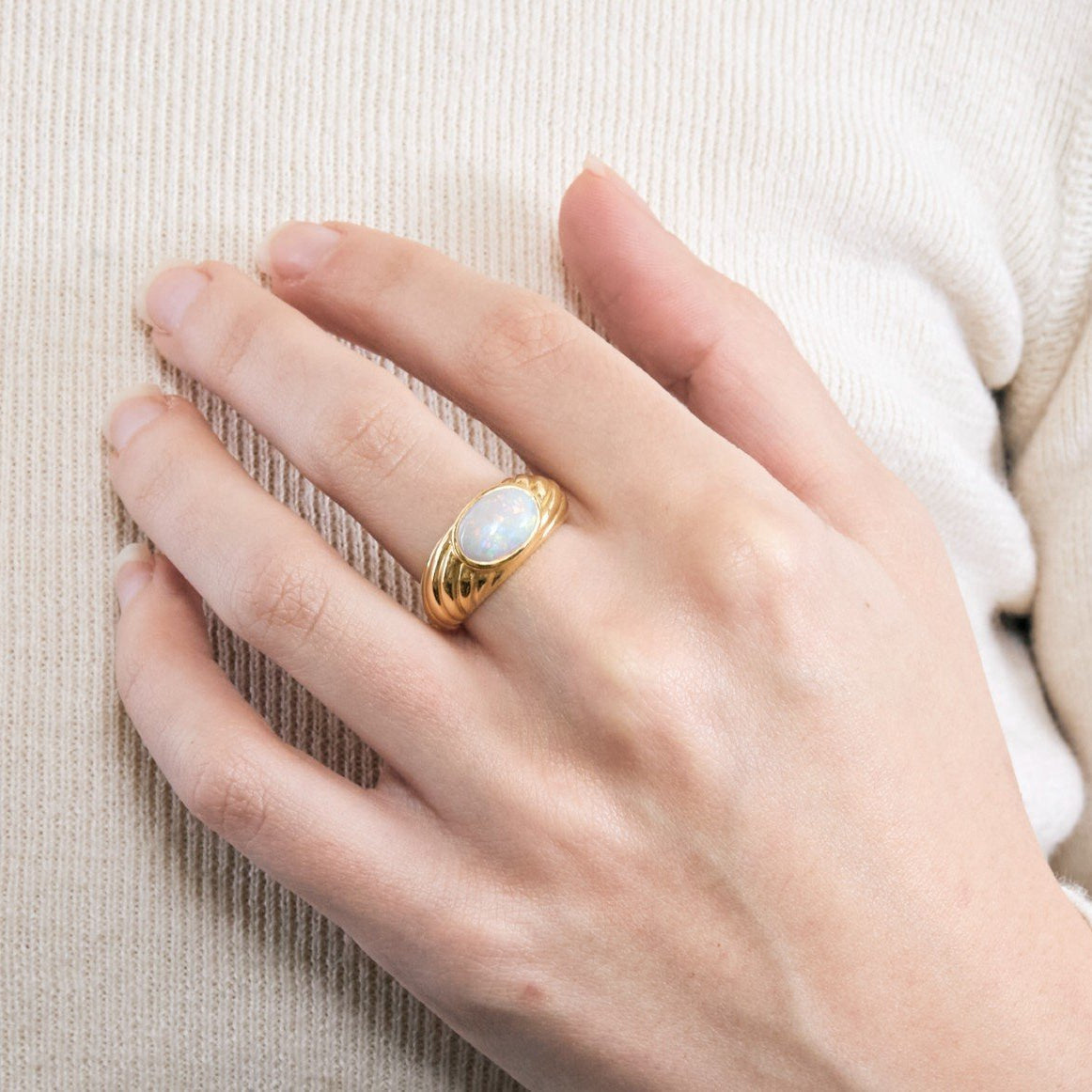 Bague Godron en or jaune et opale - Castafiore