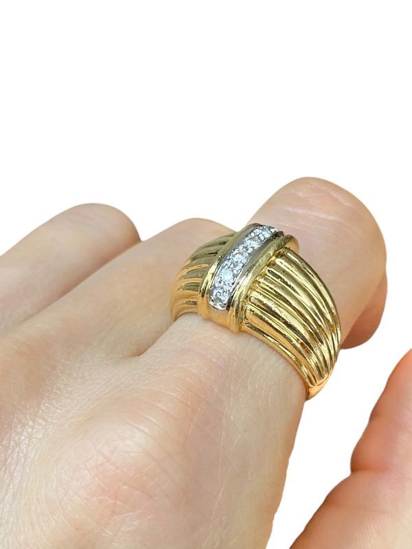 Bague godronné en or 18k et diamants - Castafiore