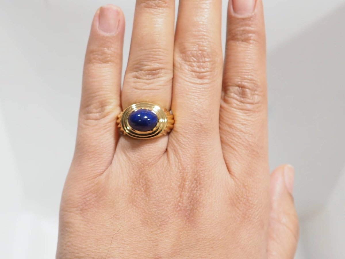 Bague godronnée en or jaune et cabochon Lapis Lazuli - Castafiore