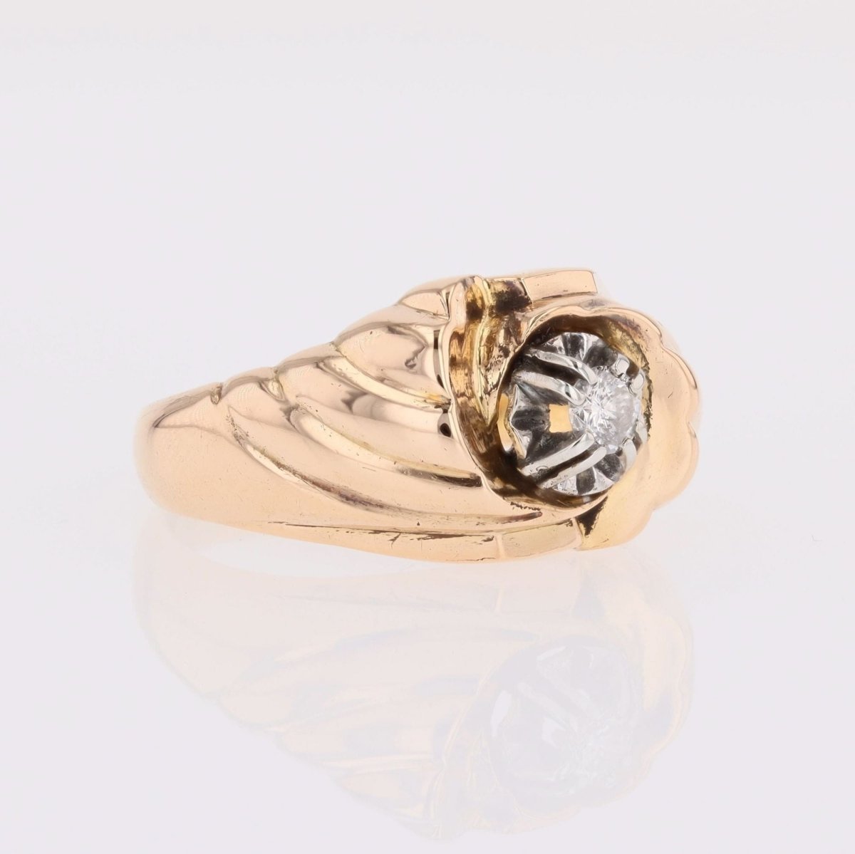 Bague godronnée en or rose et diamant - Castafiore