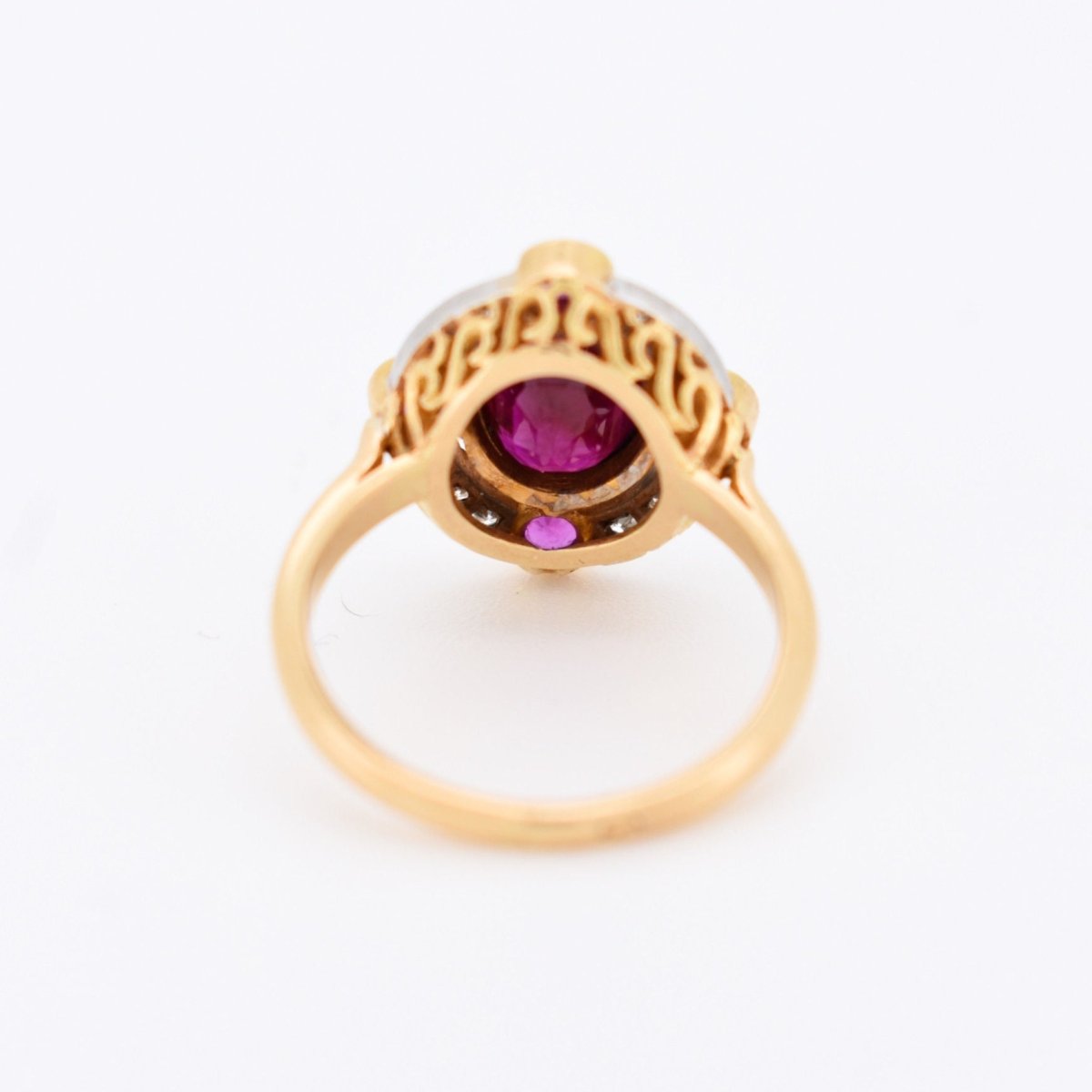 Bague Halo en or jaune, rubis et diamants - Castafiore