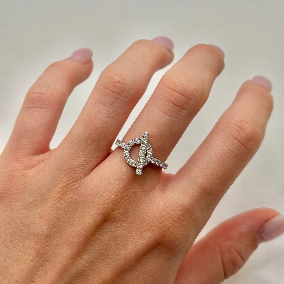 Bague HERMÈS "Finesse" en or blanc et diamants - Castafiore