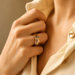 Bague HERMÈS "Kelly" en or blanc et diamants - Castafiore