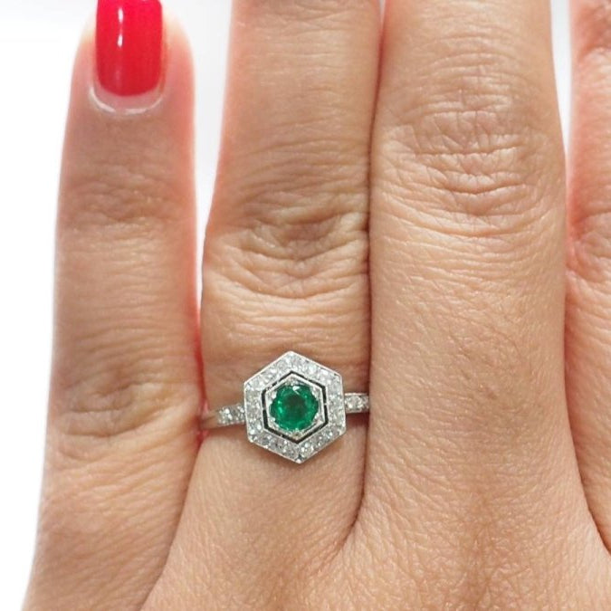 Bague hexagonale en platine, émeraude et diamants - Castafiore