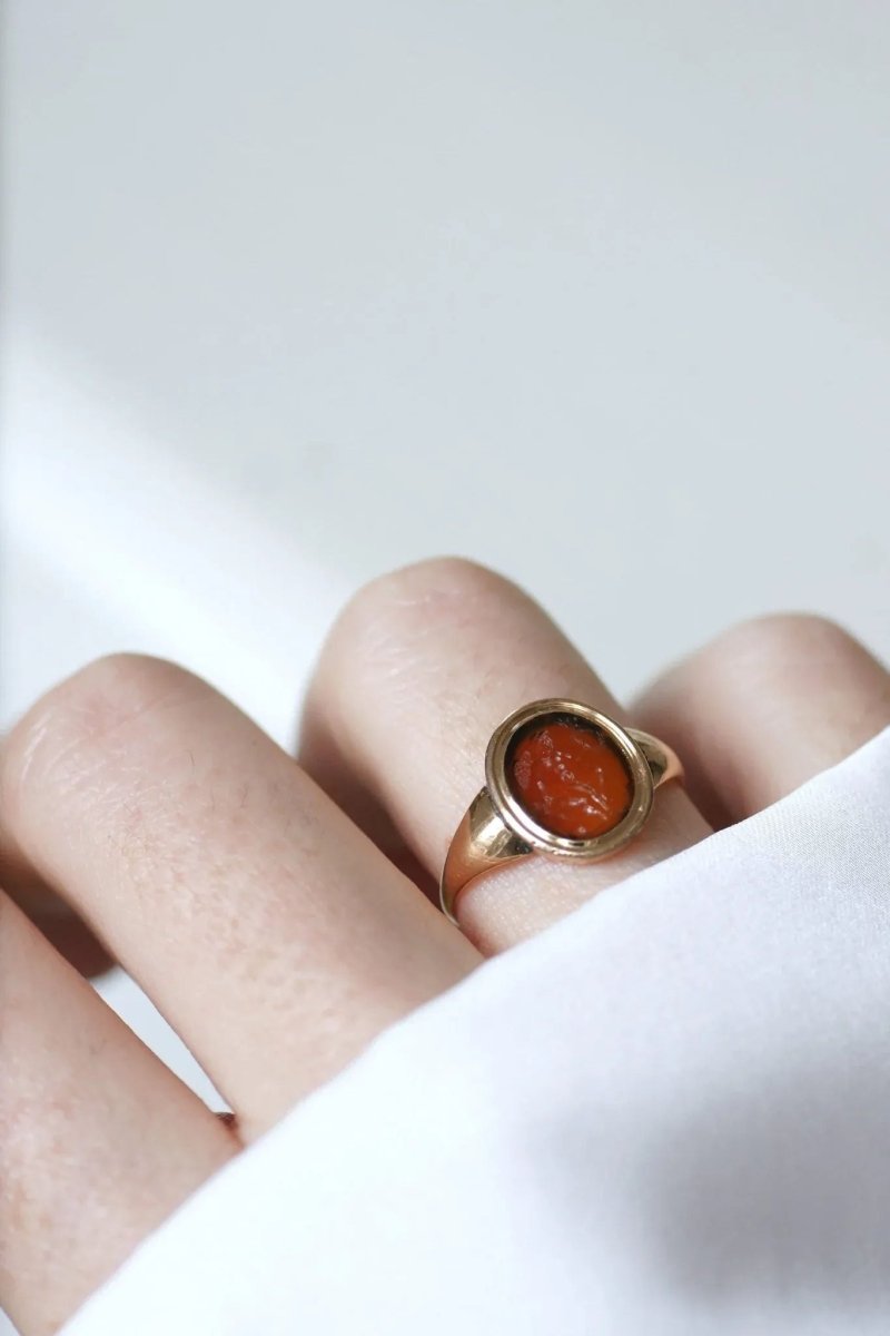 Bague intaille Cupidon cornaline sur or rose - Castafiore