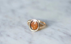 Bague intaille Cupidon cornaline sur or rose - Castafiore