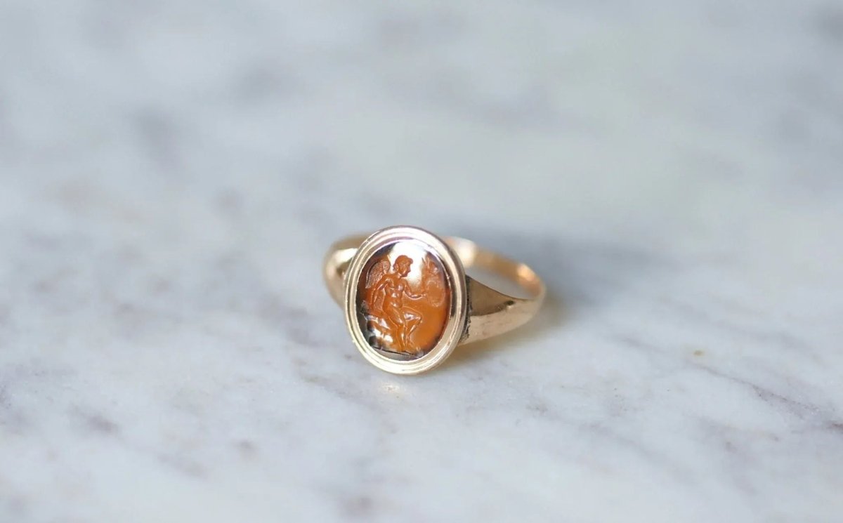 Bague intaille Cupidon cornaline sur or rose - Castafiore