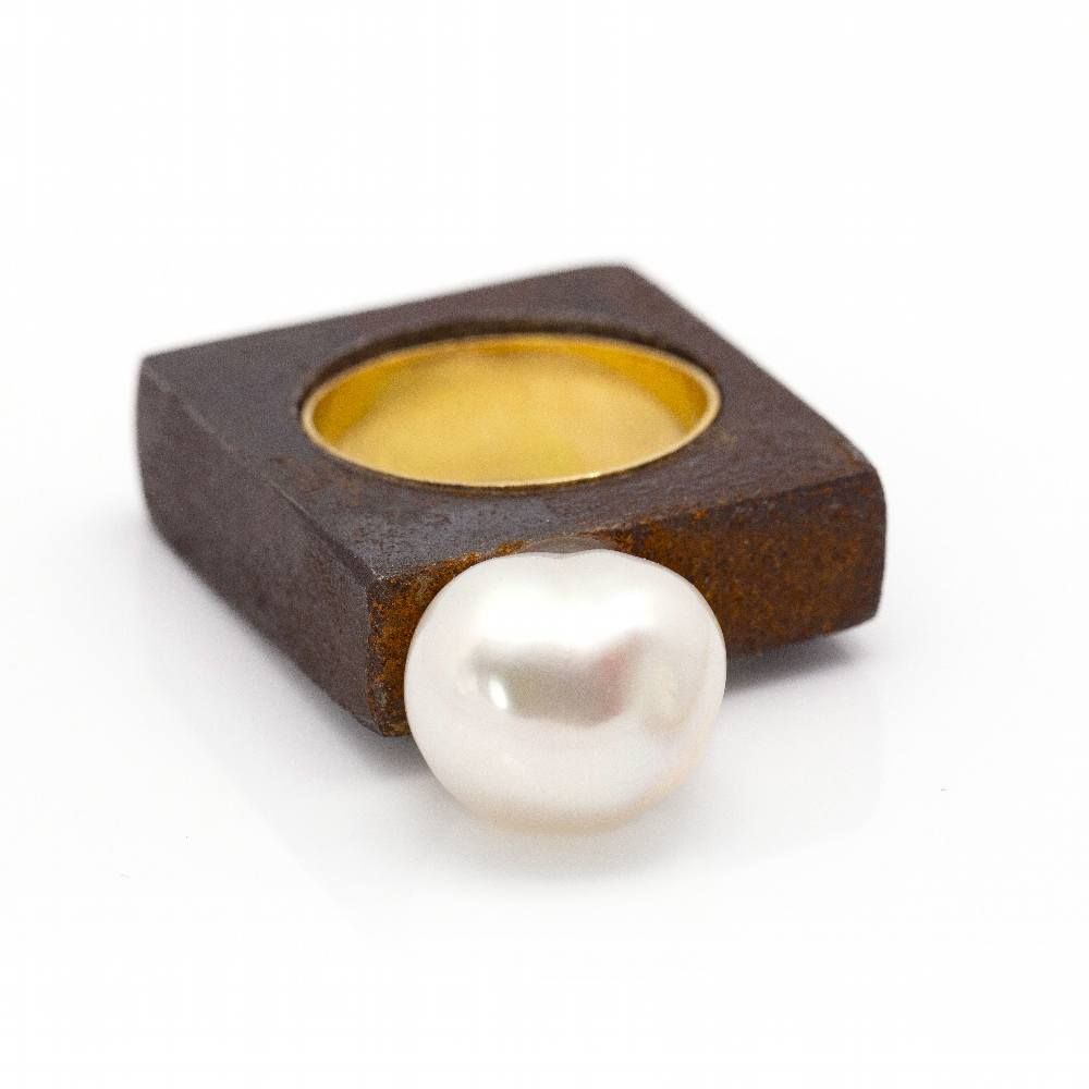 Bague IRON Or jaune et perle baroque - Castafiore