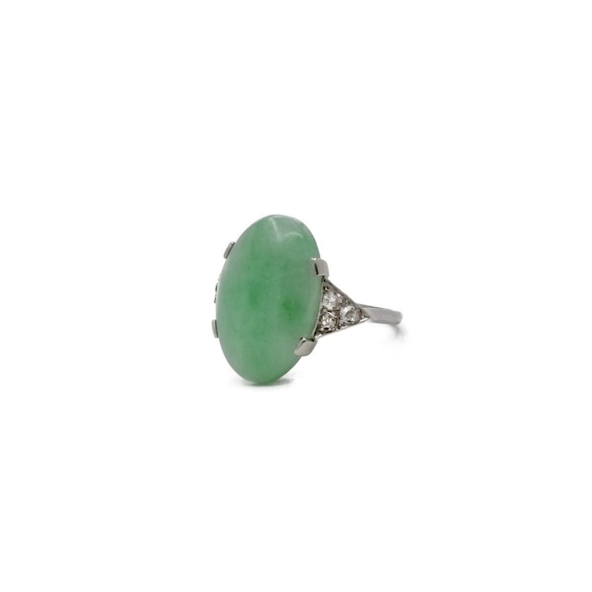 Bague jade ovale en platine et or gris avec jade et diamants - Castafiore