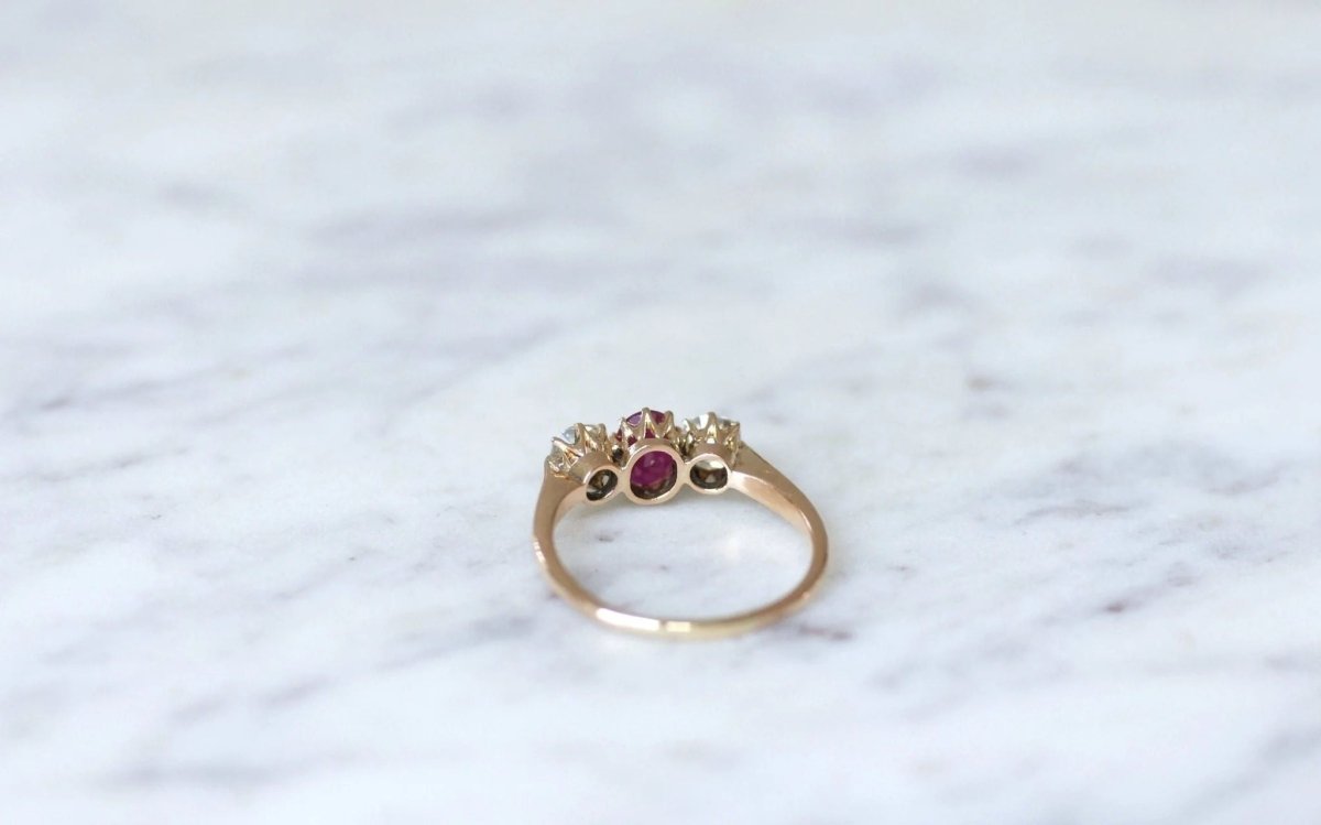 Bague jarretière diamants et rubis - Castafiore