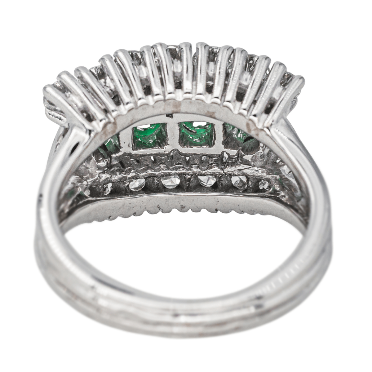 Bague Jarretière en or blanc, émeraudes et diamants - Castafiore