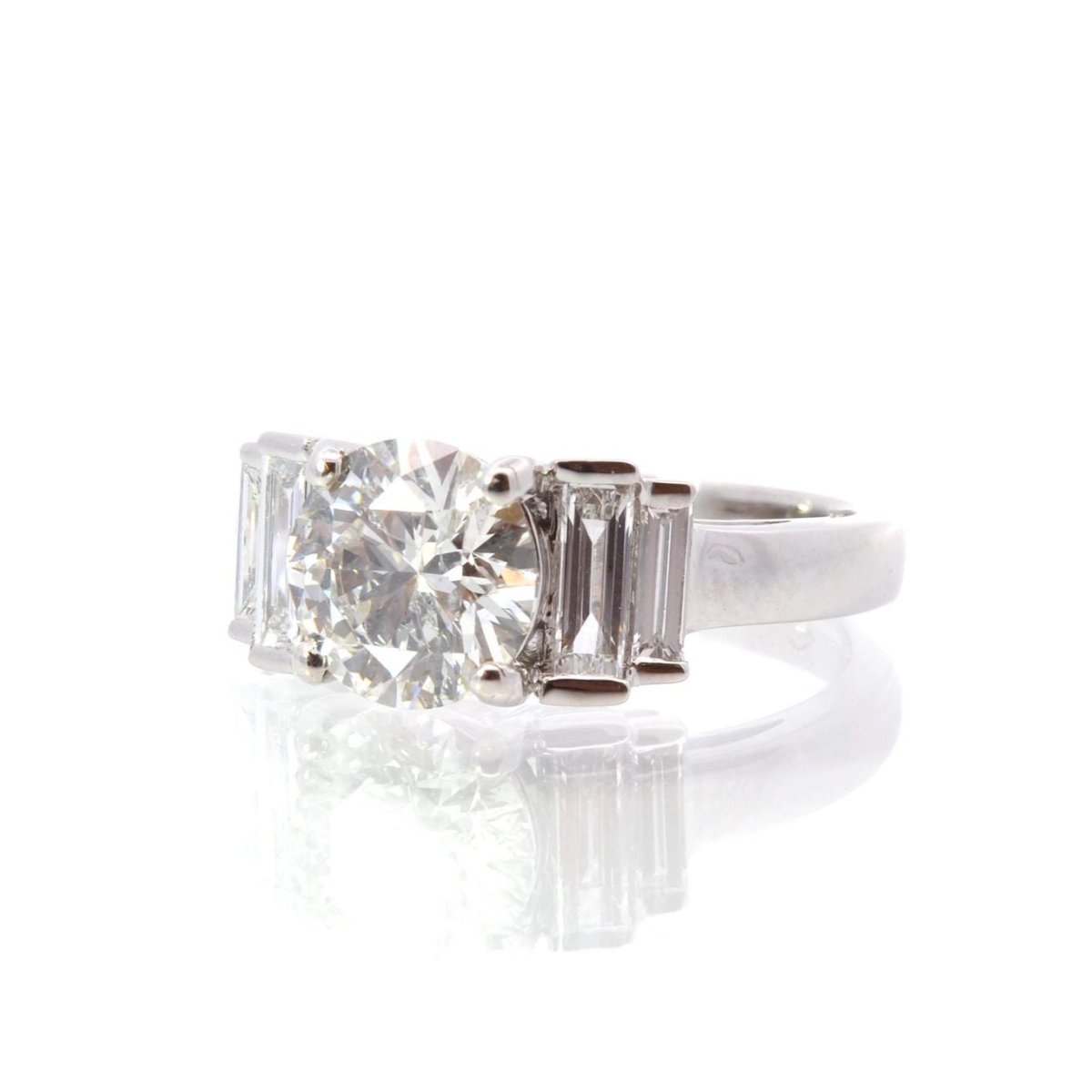 Bague Jarretière en or blanc et diamants - Castafiore