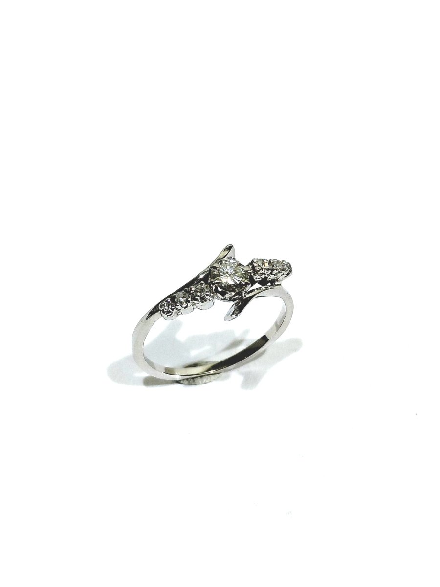Bague Jarretière en or blanc et diamants - Castafiore