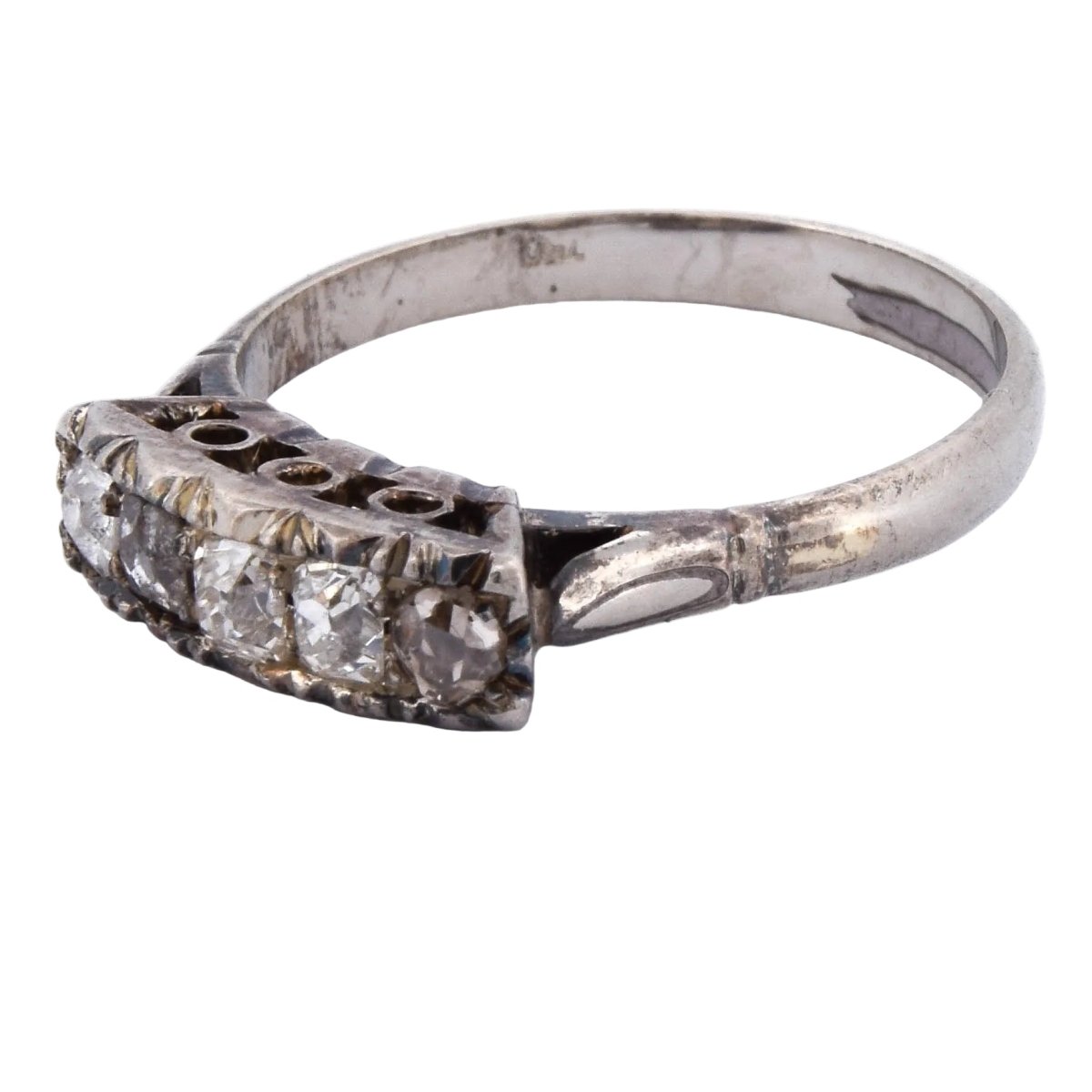 Bague Jarretière en or blanc et diamants - Castafiore