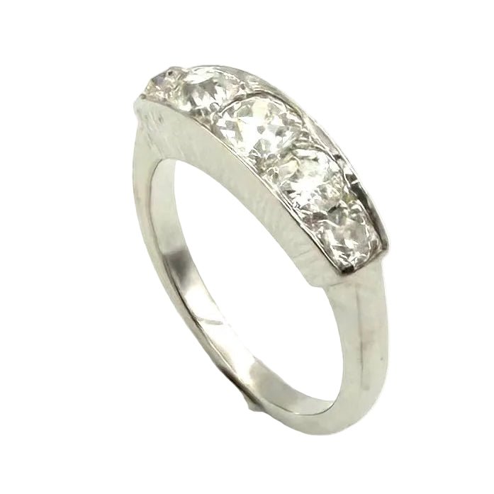 Bague Jarretière en or blanc et diamants - Castafiore