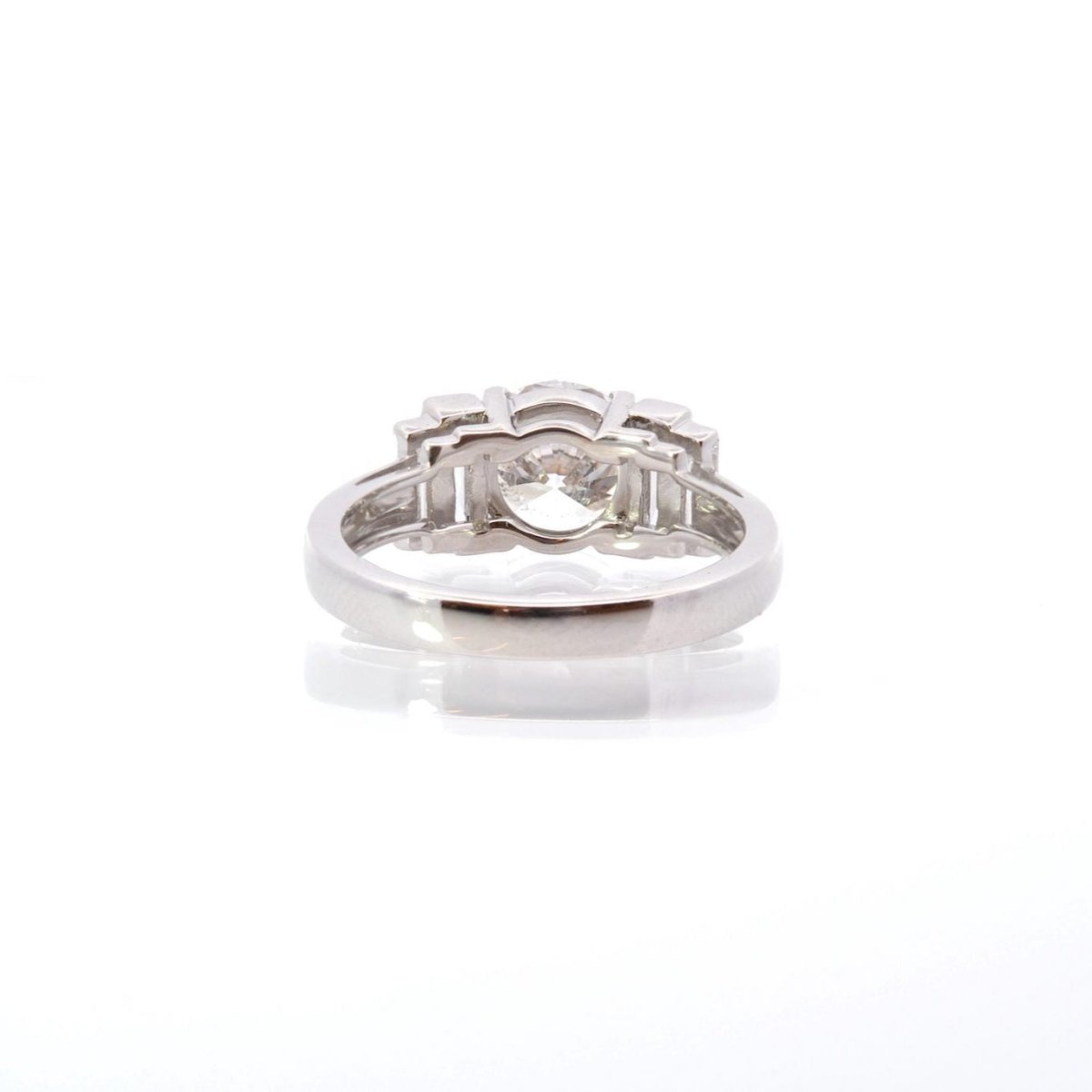 Bague Jarretière en or blanc et diamants - Castafiore