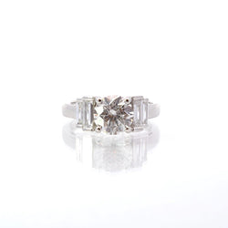 Bague Jarretière en or blanc et diamants - Castafiore