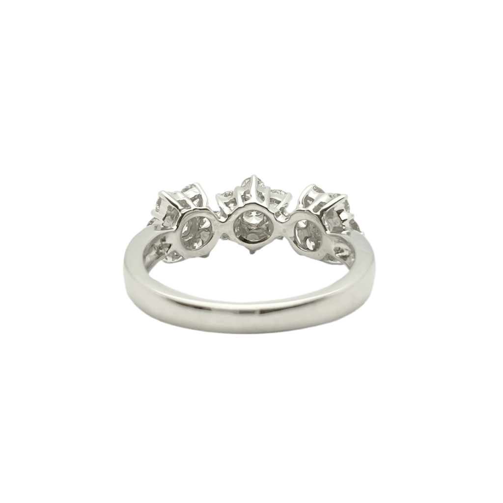 Bague Jarretière en or blanc et diamants - Castafiore