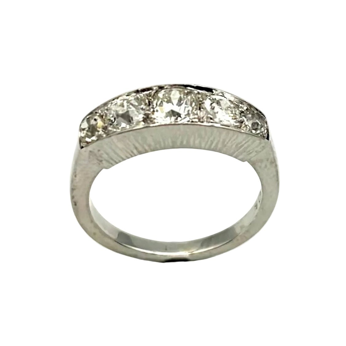 Bague Jarretière en or blanc et diamants - Castafiore