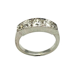 Bague Jarretière en or blanc et diamants - Castafiore
