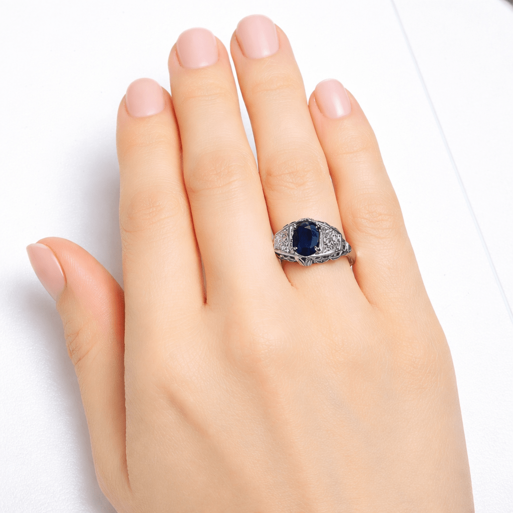 Bague Jarretière en or blanc, platine, saphir et diamants - Castafiore