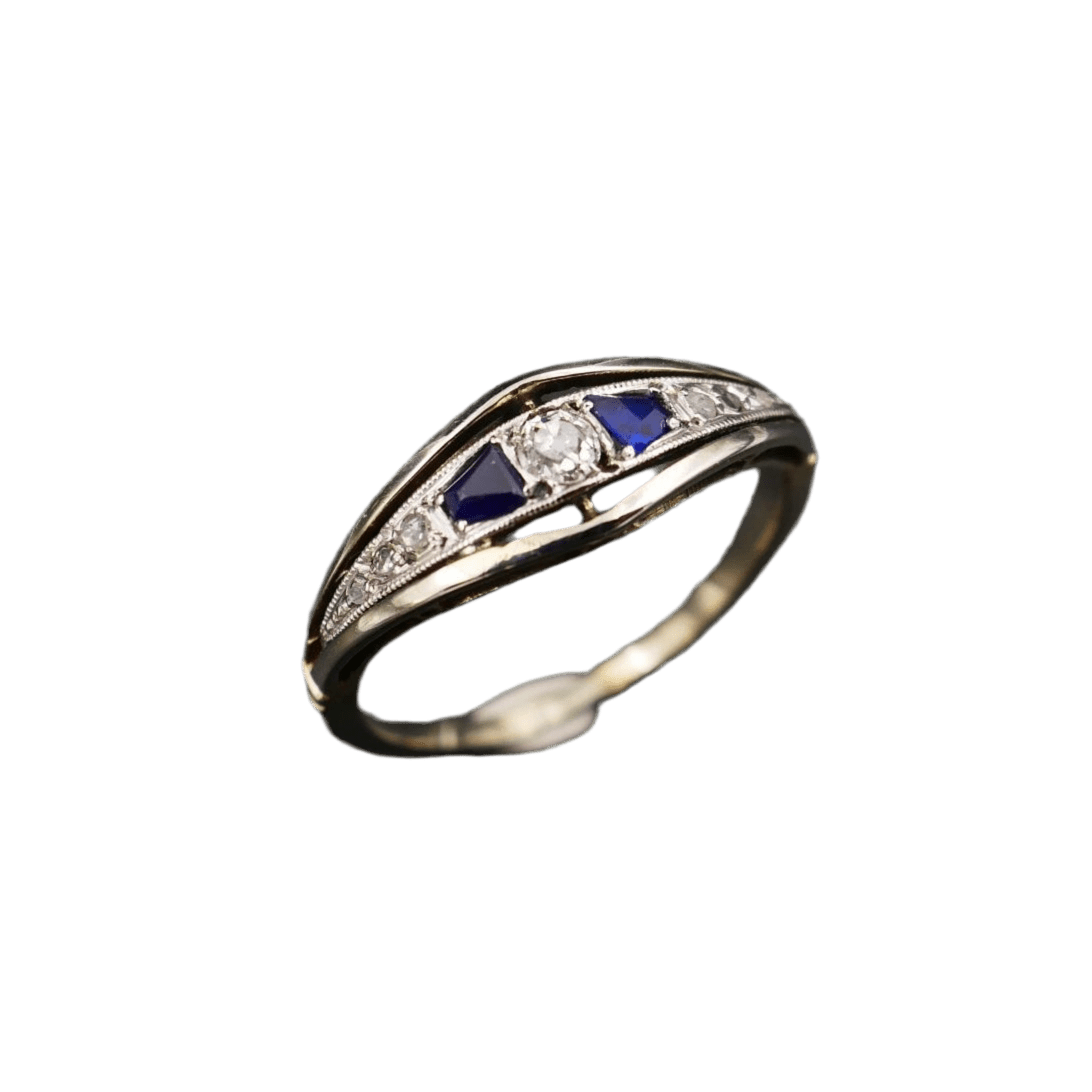 Bague Jarretière en or blanc, platine, saphirs et diamants - Castafiore